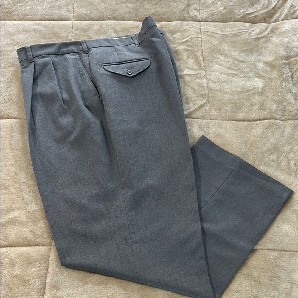 HAGGAR Gray Pleated Trousers